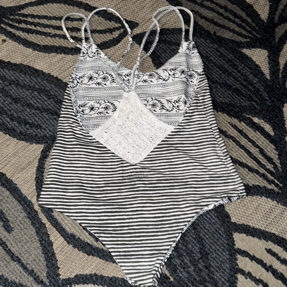 Rove Swim reversible one piece swimsuit black white Large w/ crochet - Picture 6 of 7